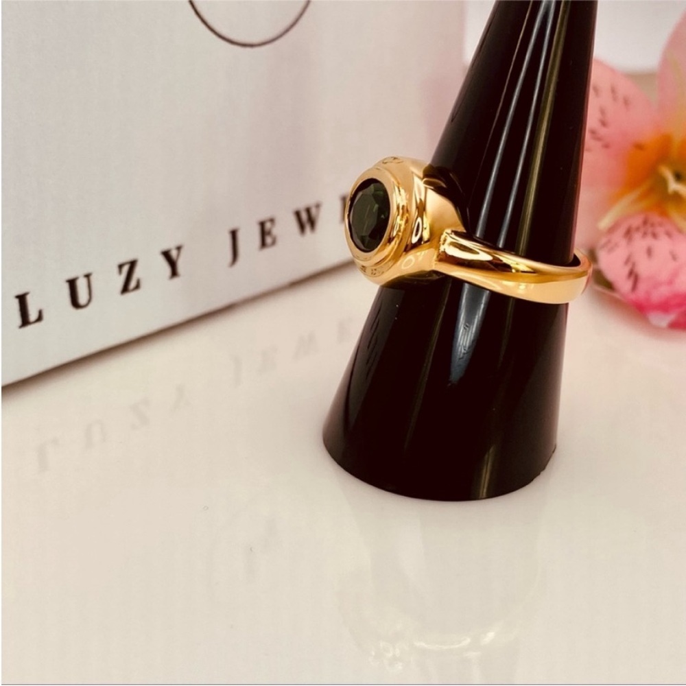Green Stone Gold-Tone Oval Ring - Picture 8 of 10